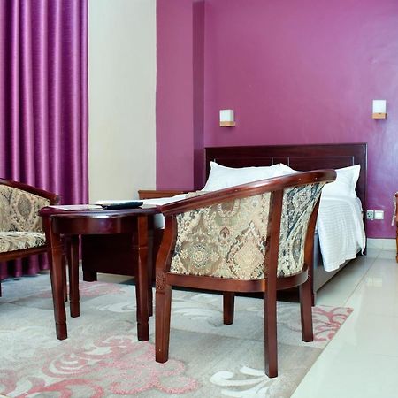 Diamonds Hotel Кампала Экстерьер фото