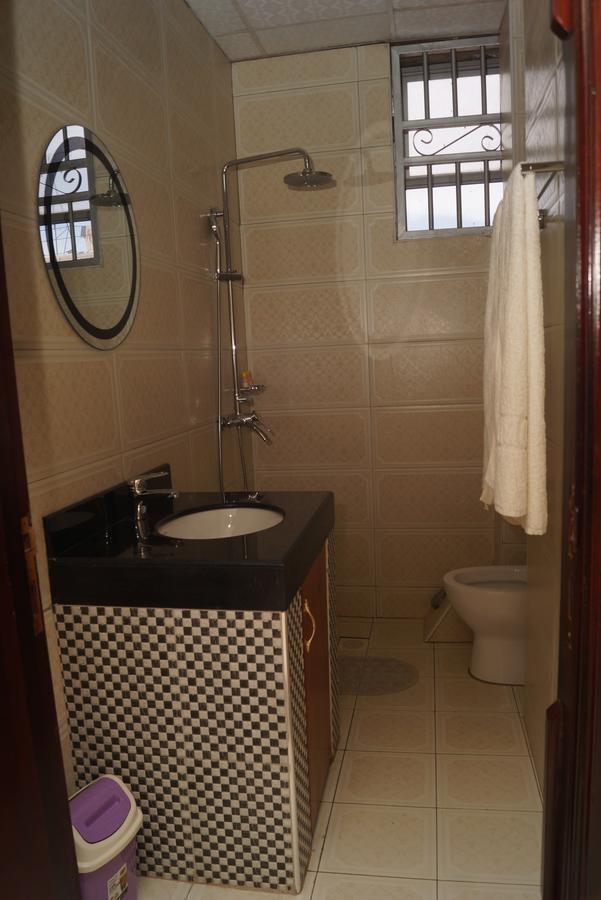 Diamonds Hotel Кампала Экстерьер фото
