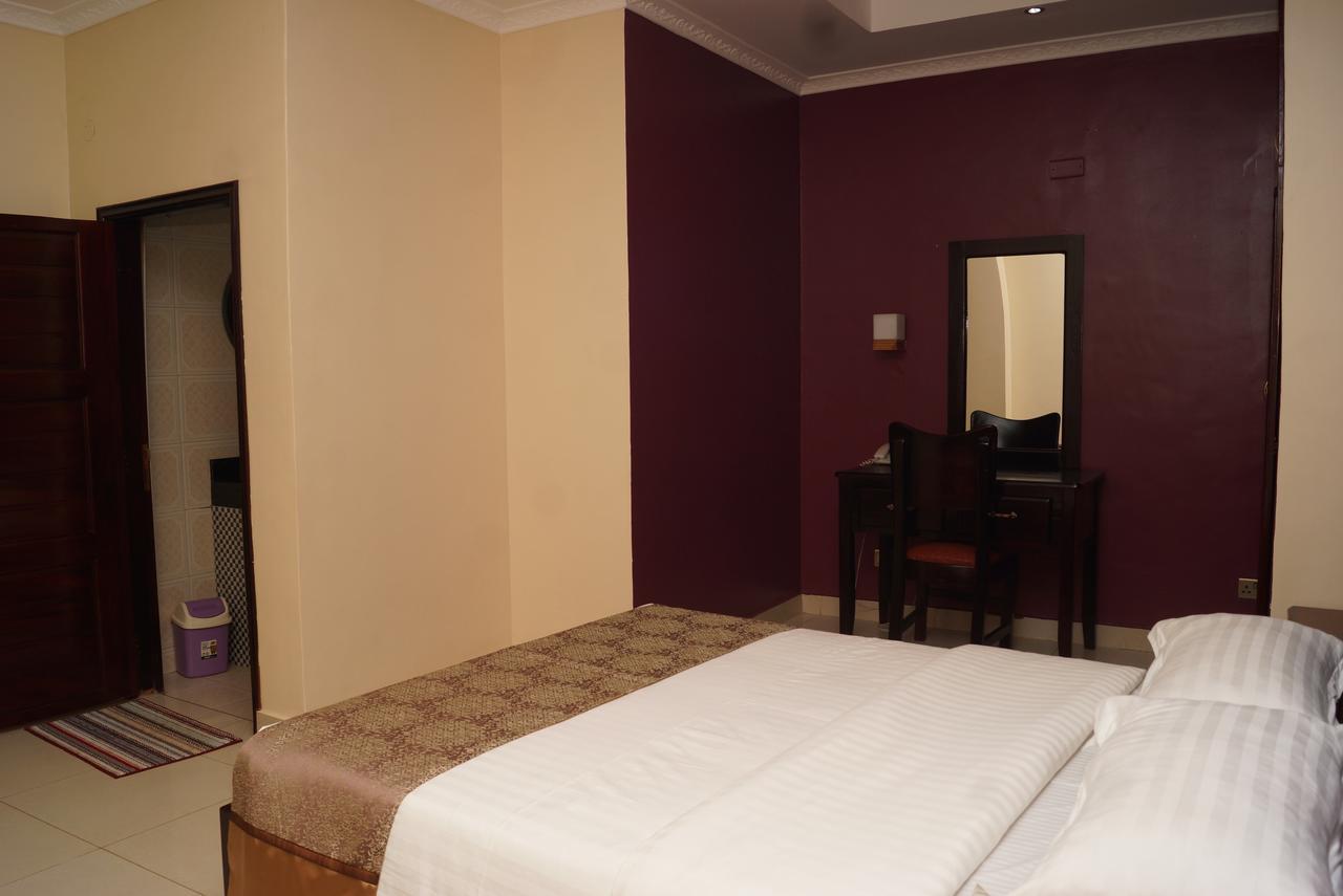 Diamonds Hotel Кампала Экстерьер фото