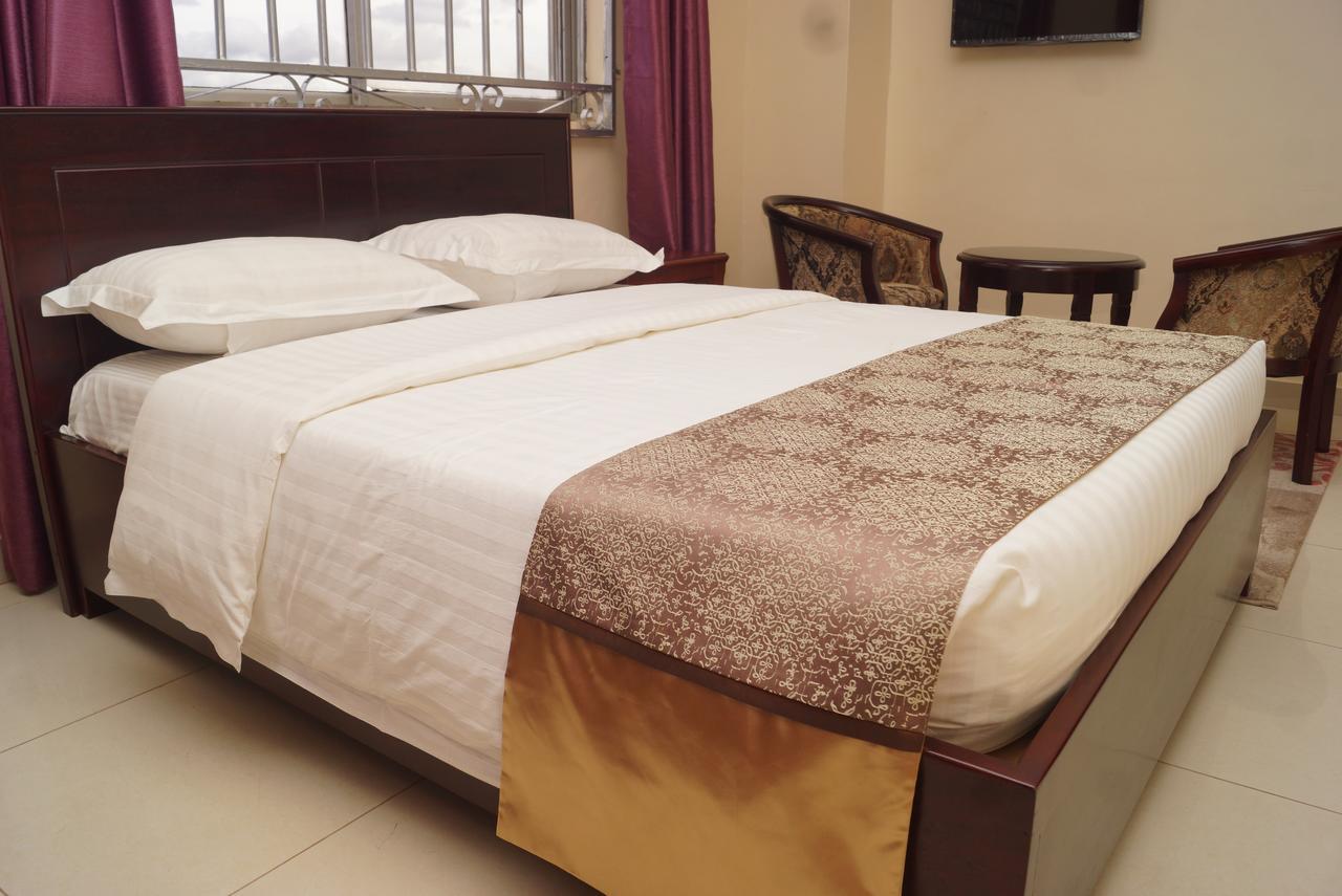 Diamonds Hotel Кампала Экстерьер фото