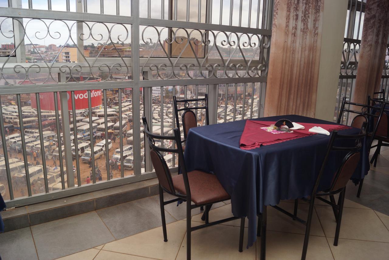 Diamonds Hotel Кампала Экстерьер фото