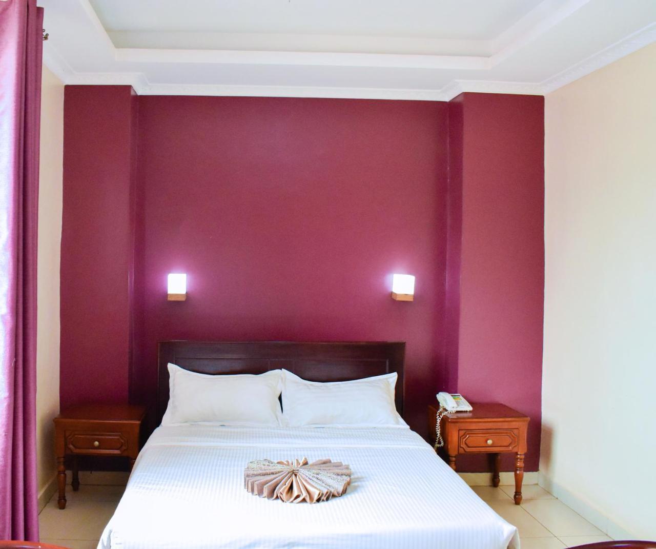 Diamonds Hotel Кампала Экстерьер фото